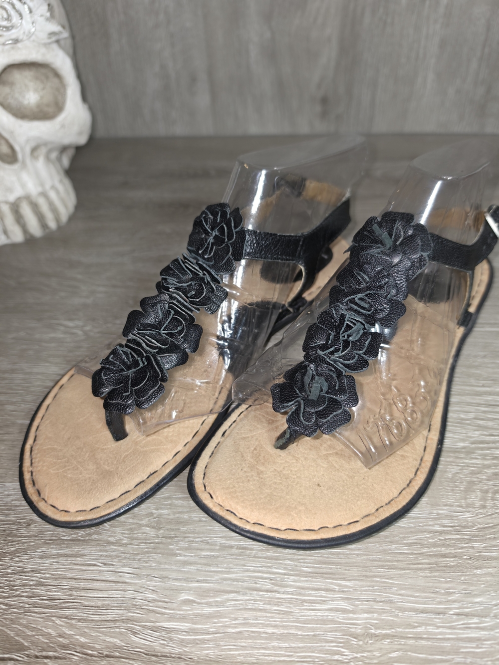 b.o.c. Born Concept Floral T-Strap Flat Sandals Black Leather Women's 9